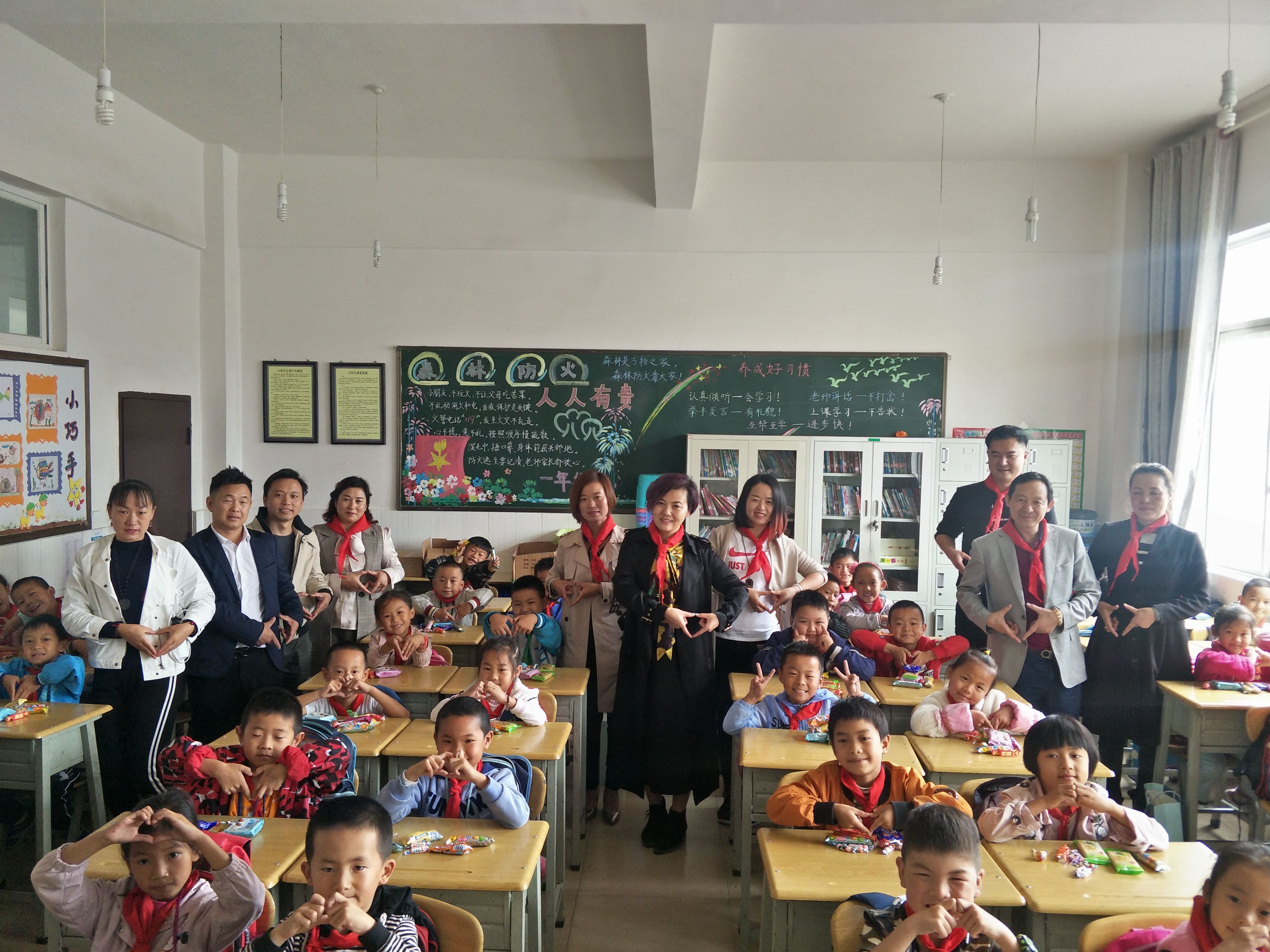 第152所 石林彝族自治县路美邑中心学校路美邑乐竞体育_乐竞体育中国一站式服务官网
李凤莲小学